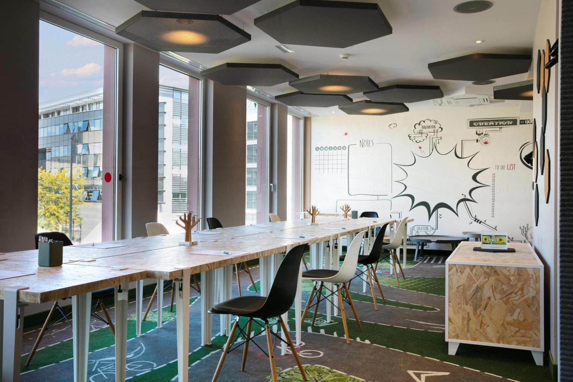 Hotel Aloft Centre 4*